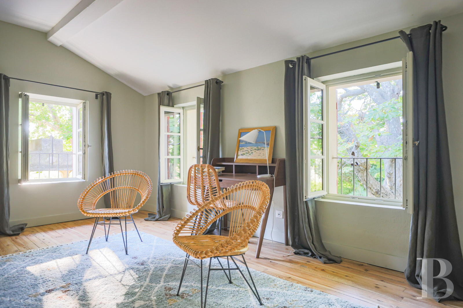 Dans le Vaucluse, au sud-est de Cairanne, une maison dédiée à la villégiature au cœur d’un domaine viticole  - photo  n°8